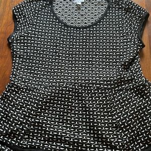 A Pea in the Pod size L knit black and white pattern blouse/shirt Maternity